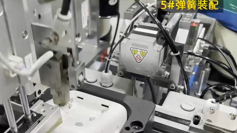 选择机械手代理加盟，代理商的信誉和实力至关重要。投资者可以参考以下方面：